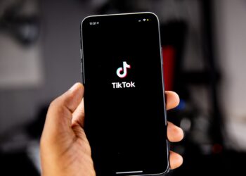 4 Best Tips & Tricks to Get TikTok Famous Overnight