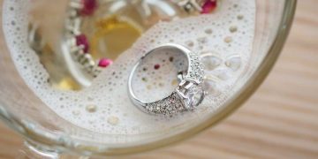 A Guide on Cleaning Jewelry with Vinegar