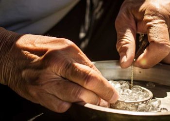 Brilliantly Clean: How to Clean a Gold Necklace