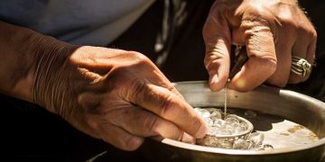Brilliantly Clean: How to Clean a Gold Necklace