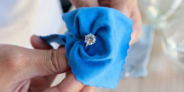 A Comprehensive Guide on How to Clean Jewelry Safely and Effectively
