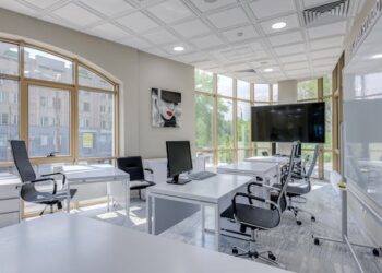 A Guide To Customizing Office Chairs for Weather Extremes